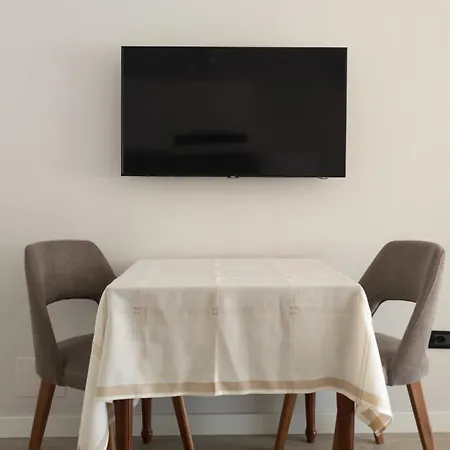 アパート Small Near The Olimpik Park ティラナ