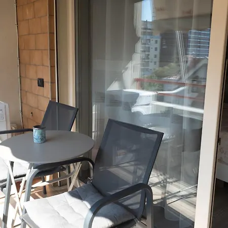 Small Near The Olimpik Park アパート