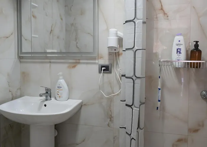 Small Near The Olimpik Park ティラナ