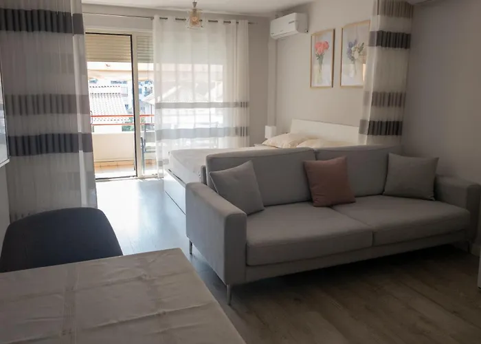 Small Near The Olimpik Park アパート